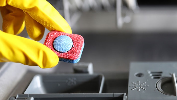 tablette déposé dans le lave-vaisselle